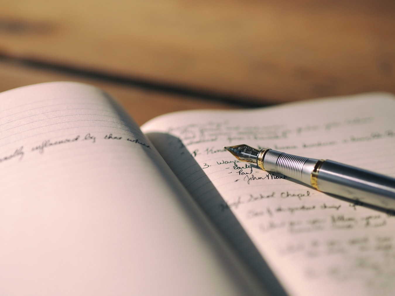 Journal Journaling offenes Tagebuch mit einem Füller um den Kopf frei bekommen
